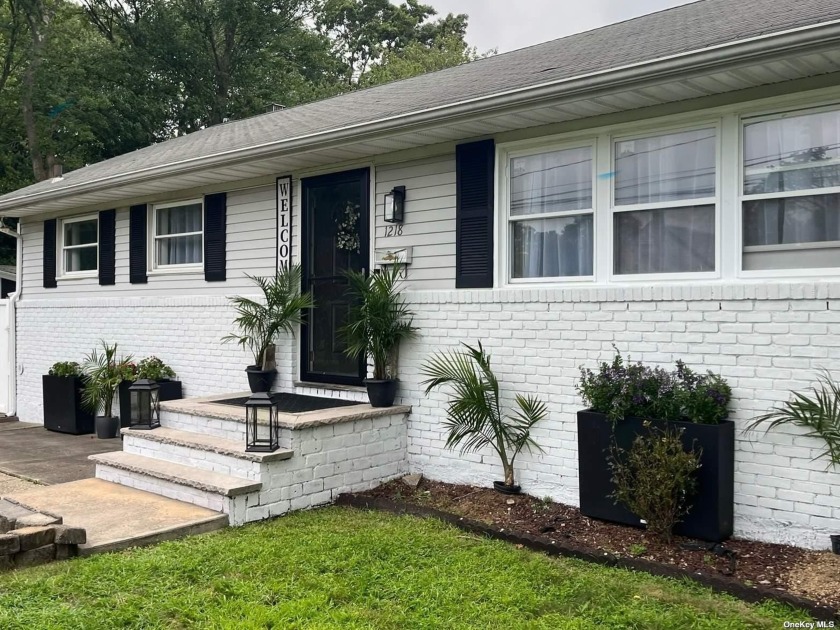 Welcome to this Wonderful Home, Perfectly Designed for Creating - Beach Home for sale in Bay Shore, New York on Beachhouse.com