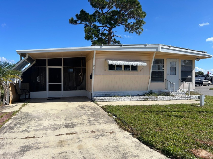 Bring Offers!  Don't miss this deal!  This beautiful 2 bedroom 2 - Beach Home for sale in Largo, Florida on Beachhouse.com