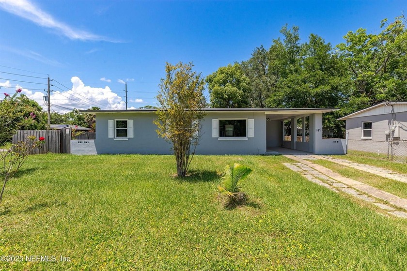 This move-in-ready 3 bedroom, 1 bathroom home is perfect for - Beach Home for sale in Jacksonville, Florida on Beachhouse.com