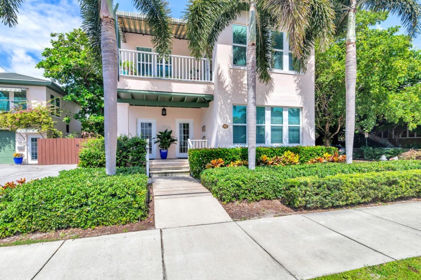 Perfect light-filled home + guest house apartment with a two-car - Beach Home for sale in West Palm Beach, Florida on Beachhouse.com