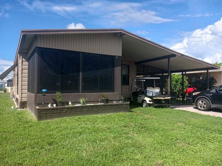 This unit is priced to sell!   This lovely 1986 (26x40), two bed - Beach Home for sale in Palmetto, Florida on Beachhouse.com