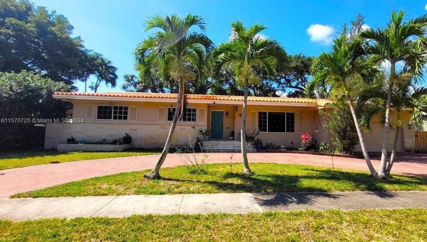 Grand single family boasting spacious open floor plan with - Beach Home for sale in North Miami, Florida on Beachhouse.com