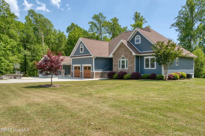 Let's cover some check boxes... Looking for privacy and acreage? - Beach Home for sale in Swansboro, North Carolina on Beachhouse.com