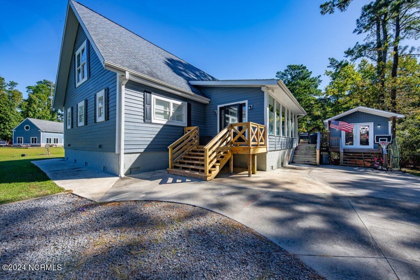 Discover the charm of this fantastic 2-bedroom, 2-bath home on - Beach Home for sale in Oriental, North Carolina on Beachhouse.com