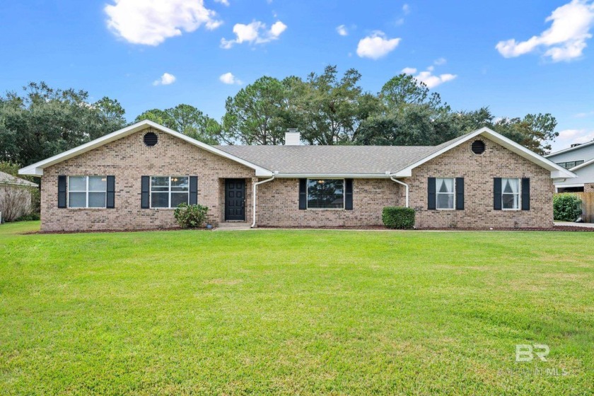 This beautifully maintained 3-bedroom, 2.5-bath home offers a - Beach Home for sale in Foley, Alabama on Beachhouse.com