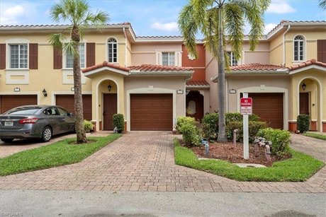 Discover your ideal Florida lifestyle in this charming - Beach Home for sale in Estero, Florida on Beachhouse.com