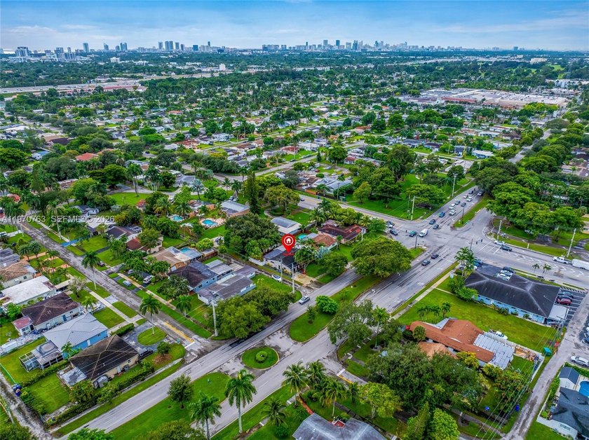 Unbeatable location + endless potential! Fall in love with this - Beach Home for sale in Hollywood, Florida on Beachhouse.com