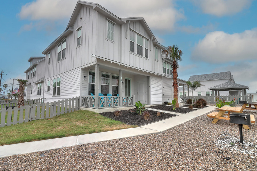 Located in Old Town, Community Pool, Sleeps - Beach Vacation Rentals in Port Aransas, Texas on Beachhouse.com