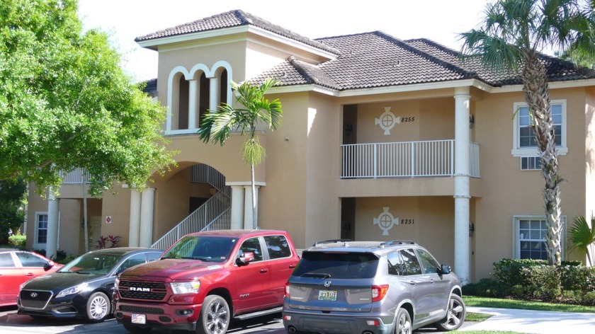 A LOVELY SECOND FLOOR GOLF VILLA LOCATED IN THE CASTLE PINES - Beach Condo for sale in Port Saint Lucie, Florida on Beachhouse.com