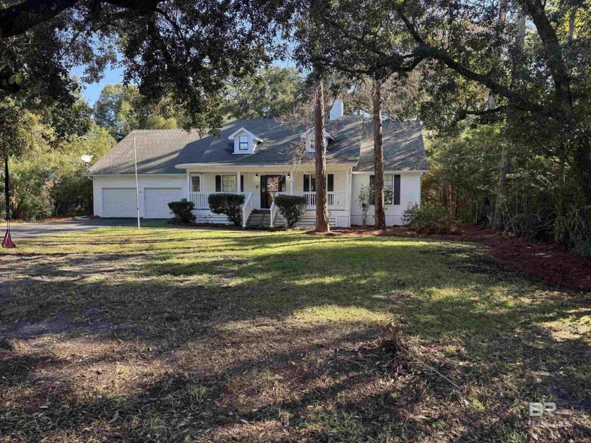 Beautiful traditional home on the river! This 3 bedroom 2 1/2 - Beach Home for sale in Foley, Alabama on Beachhouse.com