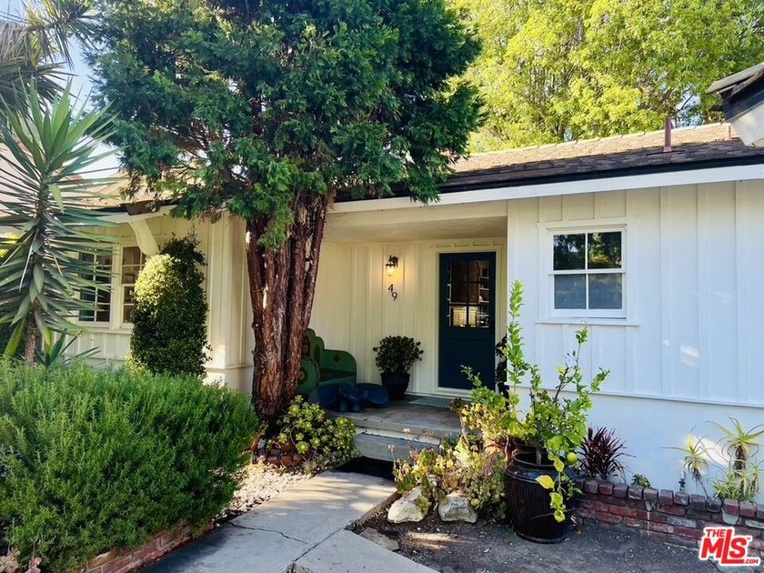 Priced to sell! Charming Mid-Century Ranch House on a Rare 13 - Beach Home for sale in Rolling Hills Estates, California on Beachhouse.com