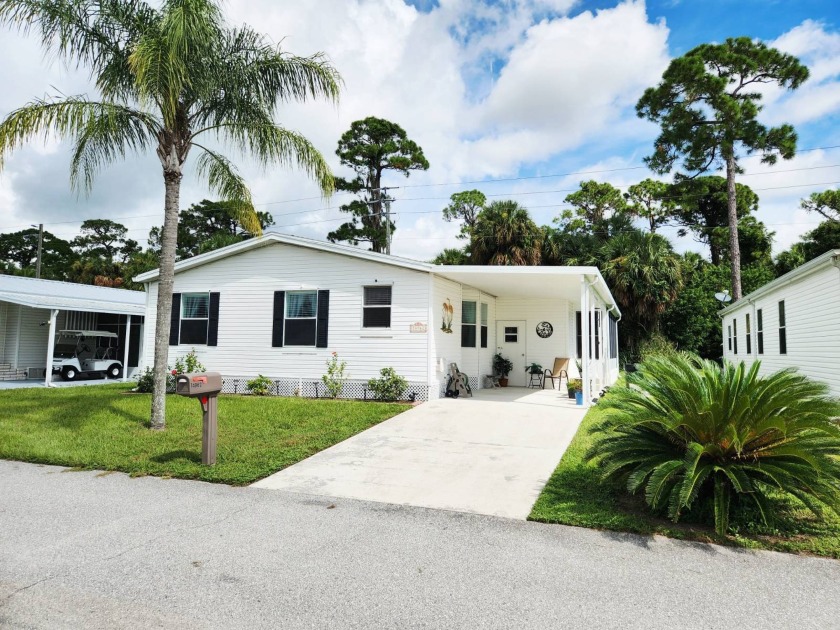 Welcome Home! This meticulously maintained 2-bed/2-bath oasis - Beach Home for sale in Fort Pierce, Florida on Beachhouse.com