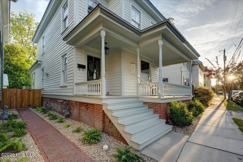 Welcome Home to 229 New Street-This updated historic home blends - Beach Home for sale in New Bern, North Carolina on Beachhouse.com