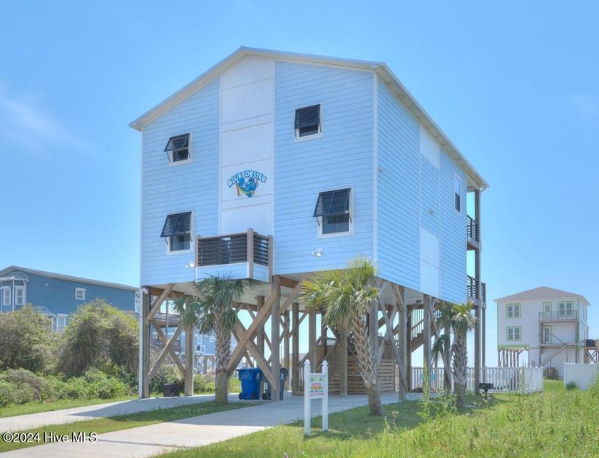 This gorgeous home is just what you've been looking for! - Beach Home for sale in Oak Island, North Carolina on Beachhouse.com