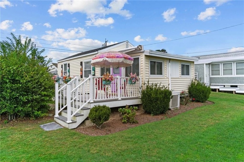 Beautiful Cottage in the heart of Narragansett with ocean view - Beach Home for sale in Narragansett, Rhode Island on Beachhouse.com