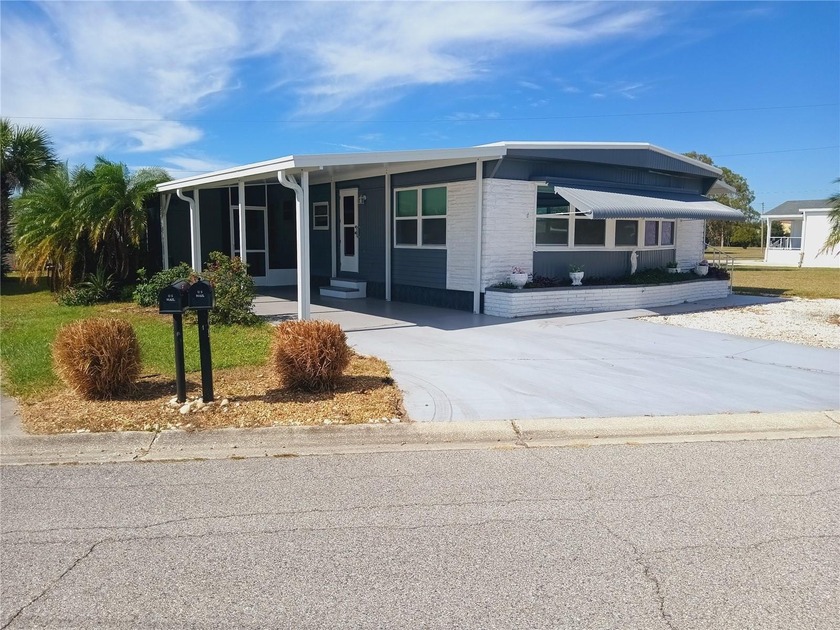 Discover the perfect blend of convenience and Florida living in - Beach Home for sale in Sarasota, Florida on Beachhouse.com