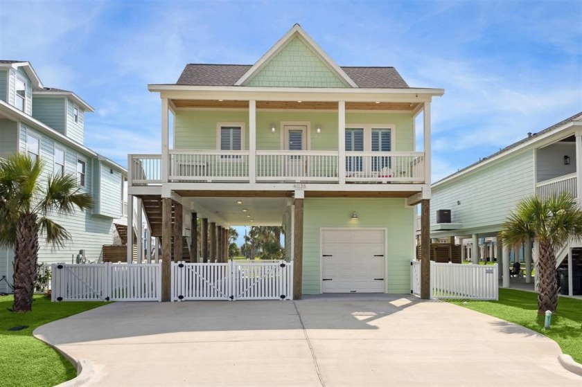 ZERO DAMAGE!Stunning custom home with magnificent views of the - Beach Home for sale in Galveston, Texas on Beachhouse.com