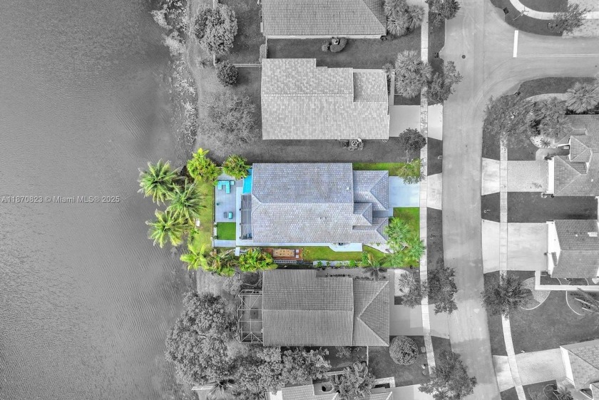 Beautiful re-imagined lakefront, one story home with 4 bed, 3 - Beach Home for sale in Pembroke Pines, Florida on Beachhouse.com