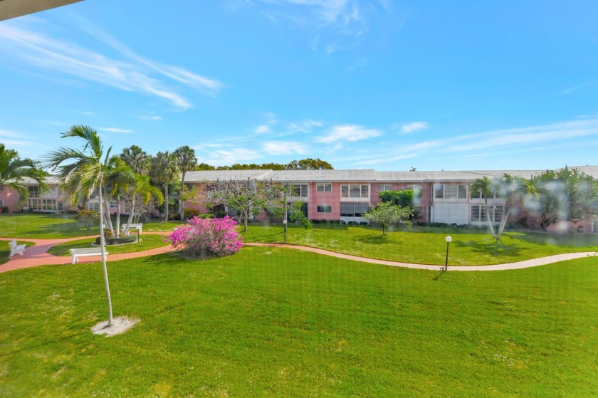 One Bedroom, 1 Bath well maintained condo. This residence is in - Beach Condo for sale in Boca Raton, Florida on Beachhouse.com