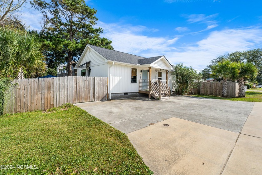 Great rental investment here with this duplex as an income - Beach Home for sale in Carolina Beach, North Carolina on Beachhouse.com