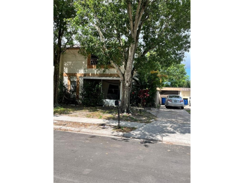 Excellent opportunity for a first time buyer or an investor - Beach Townhome/Townhouse for sale in Clearwater, Florida on Beachhouse.com