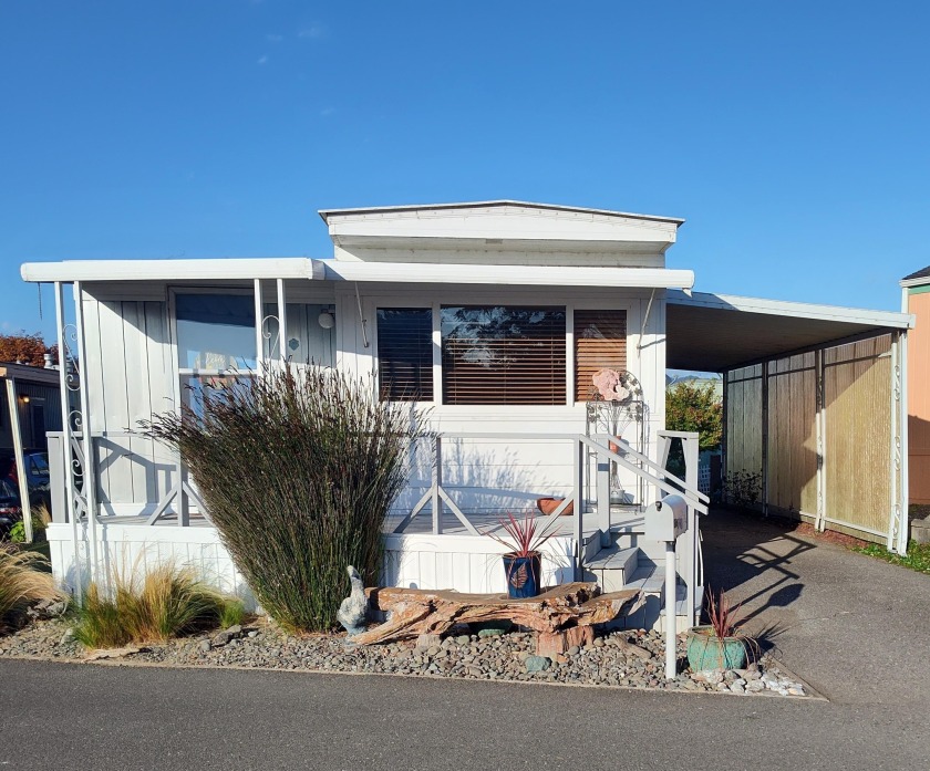 Located in Fortuna's premier senior park on one of the highly - Beach Home for sale in Fortuna, California on Beachhouse.com