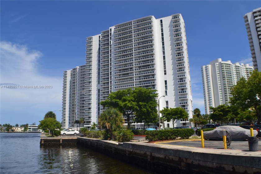 2-beds, 2-baths. Priced to Sell! Amazing opportunity for a high - Beach Condo for sale in Aventura, Florida on Beachhouse.com