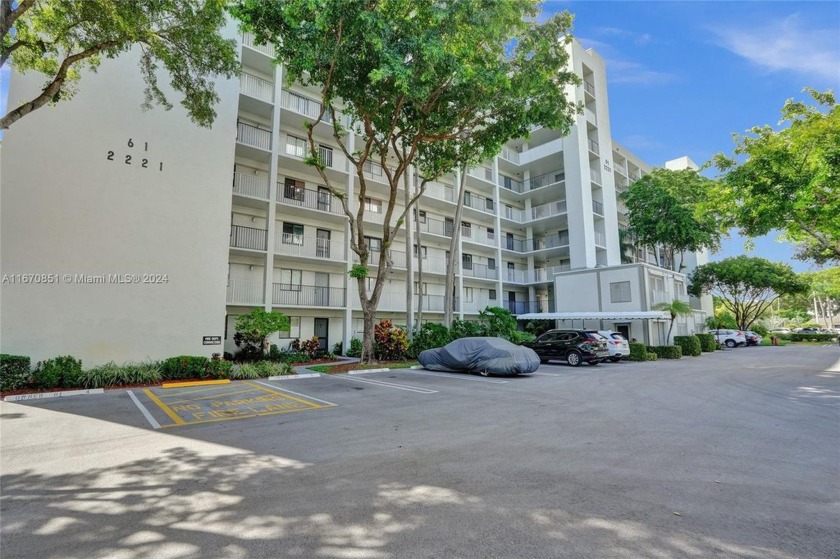 This immaculate corner unit condo boasts stunning views of the - Beach Condo for sale in Pompano Beach, Florida on Beachhouse.com