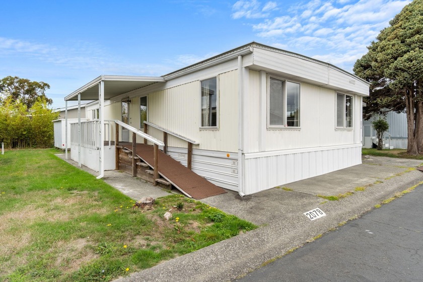 PRICE REDUCED! Senior Park Living - This very clean roomy 1248 - Beach Home for sale in Arcata, California on Beachhouse.com