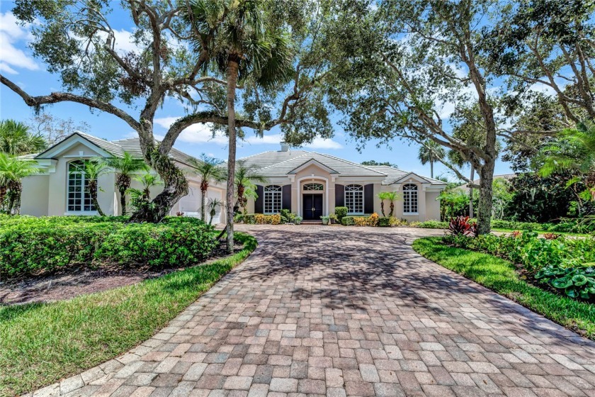 Classically designed 3BR/3.5BA split plan pool home with - Beach Home for sale in Indian River Shores, Florida on Beachhouse.com