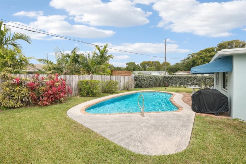 This beautifully maintained 2/2 with a pool home sits on a - Beach Home for sale in Oakland Park, Florida on Beachhouse.com