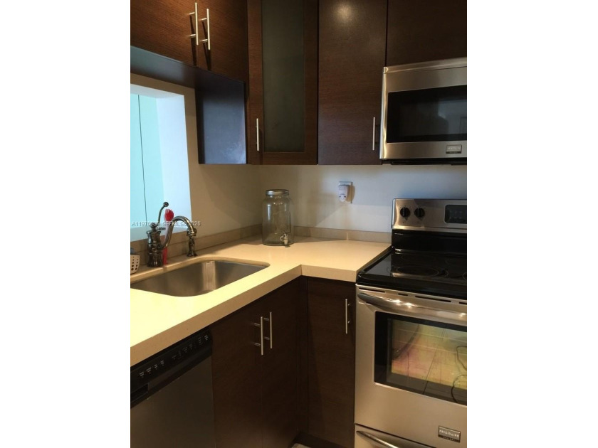 Beautiful 2/2 upgraded apartment greatly located near Turnpike - Beach Condo for sale in Miami, Florida on Beachhouse.com