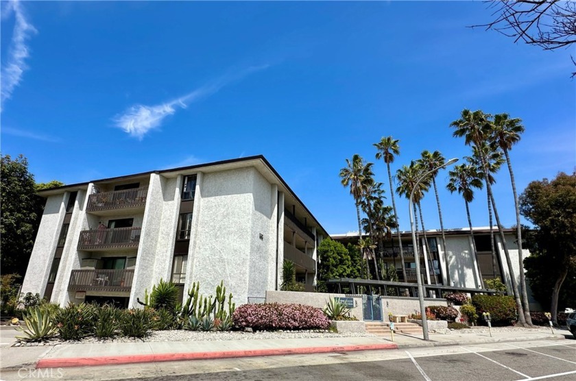 Discover beachside living at its finest in this sublime - Beach Condo for sale in Hermosa Beach, California on Beachhouse.com