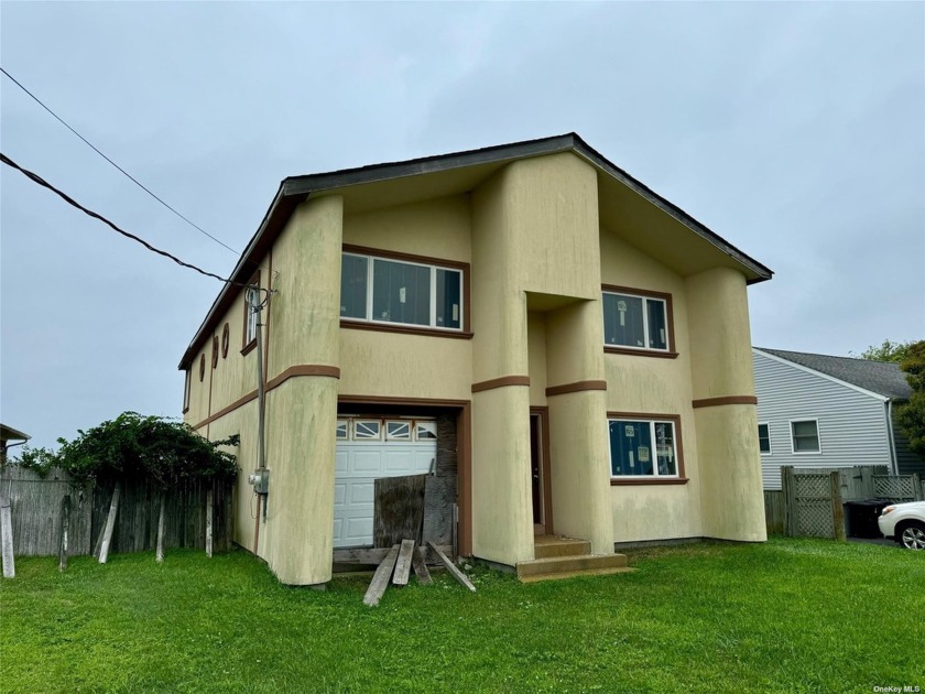 Water Front with the Best Water Views On Long Islande And - Beach Home for sale in Shirley, New York on Beachhouse.com