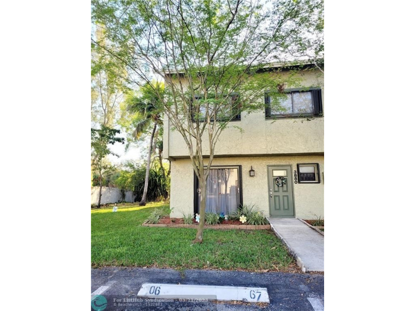Beautiful 3/2.5 townhouse with water front canal view and - Beach Townhome/Townhouse for sale in Sunrise, Florida on Beachhouse.com