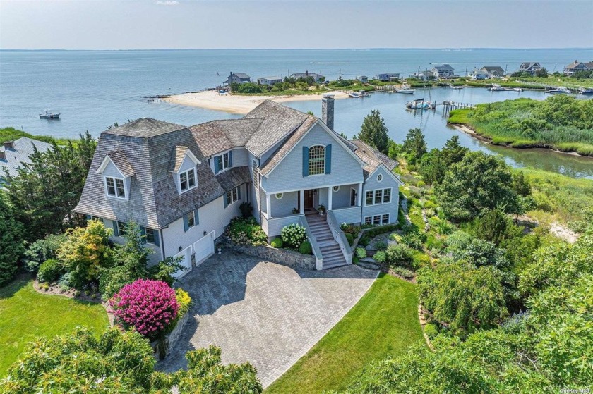 Introducing an exceptional bayfront residence boasting 370' of - Beach Home for sale in Mattituck, New York on Beachhouse.com