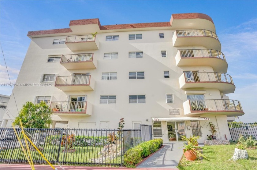 Owner moving out of Miami. The entire Unit has new paint - Beach Condo for sale in Miami Beach, Florida on Beachhouse.com