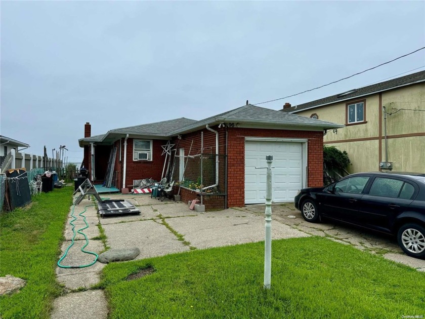 Gorgeous Bay Views & Sunsets From This 3Bd, 1.5Bth, Brick Ranch - Beach Home for sale in Shirley, New York on Beachhouse.com