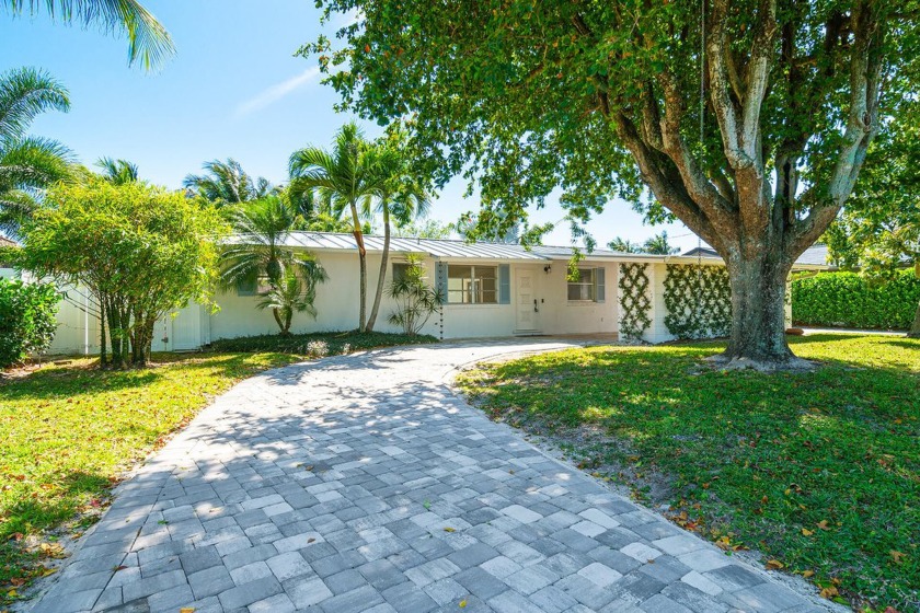 Metal roof 2020! No HOA! Ready for an RV or Boat!Desirable Lake - Beach Home for sale in West Palm Beach, Florida on Beachhouse.com
