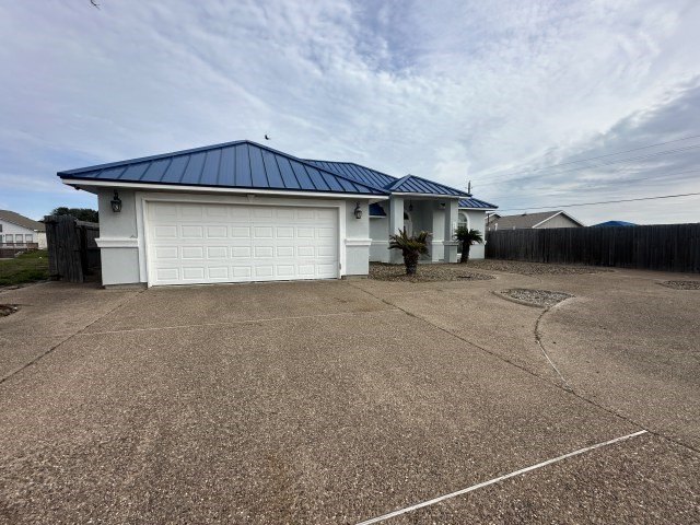 3 bedroom, 2 bath waterfront home in Bataria Bay with open floor - Beach Home for sale in Corpus Christi, Texas on Beachhouse.com