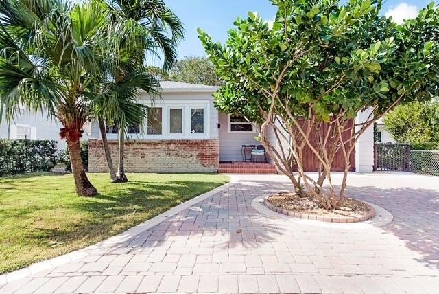 Great located in the desirable Parrot Cove neighborhood, is a - Beach Home for sale in Lake Worth Beach, Florida on Beachhouse.com
