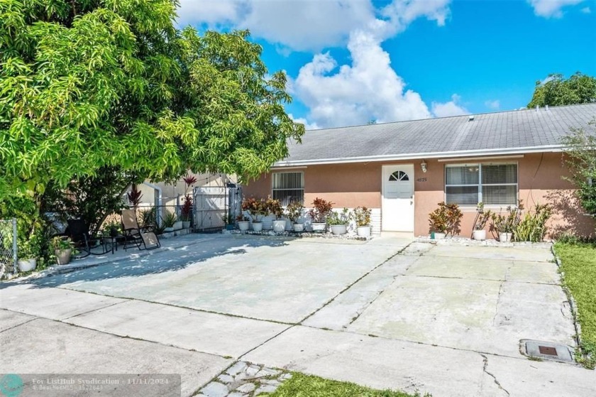 This delightful 3-bedroom, 2-bathroom home combines charm with - Beach Condo for sale in West Palm Beach, Florida on Beachhouse.com