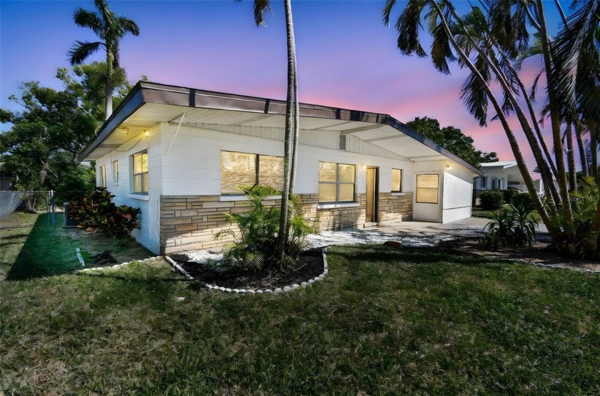 Seller is offering 5k towards buyer's closing costs and - Beach Home for sale in Sarasota, Florida on Beachhouse.com