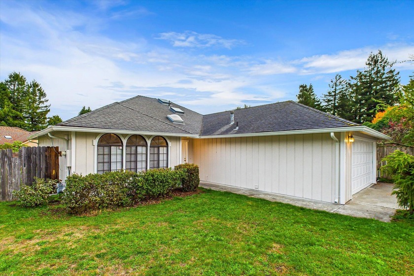 Located in sunny Cutten, this 3-bedroom, 2-bath home sits on a - Beach Home for sale in Eureka, California on Beachhouse.com