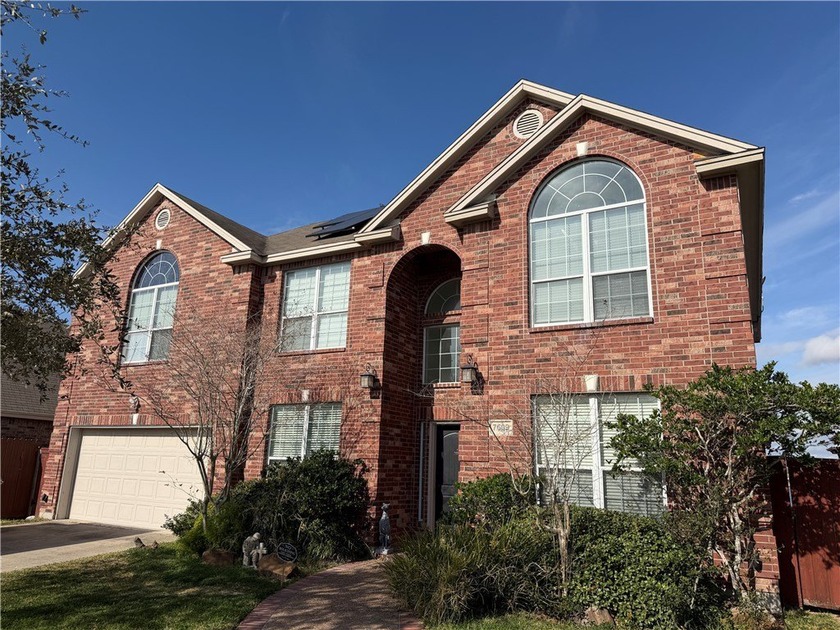 Looking for 5 Bedrooms plus an Office/Bonus room? This is it! - Beach Home for sale in Corpus Christi, Texas on Beachhouse.com