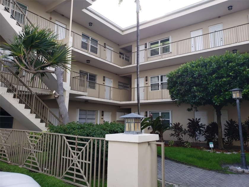 *NO BALCONY IN UNIT* Walk straight across the street to the - Beach Condo for sale in Hollywood, Florida on Beachhouse.com