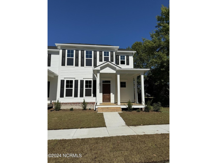 Townhome in Carolina Colours.  Beautifully finished inside and - Beach Townhome/Townhouse for sale in New Bern, North Carolina on Beachhouse.com