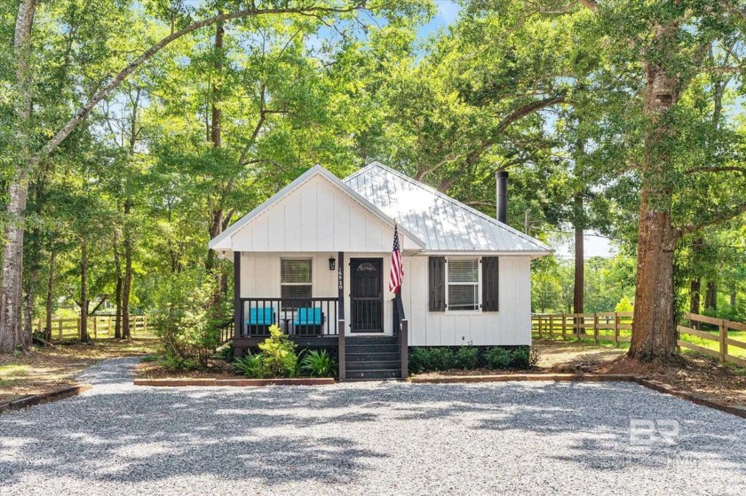 Located in Point Clear, Alabama, this charming cottage sits on - Beach Home for sale in Fairhope, Alabama on Beachhouse.com