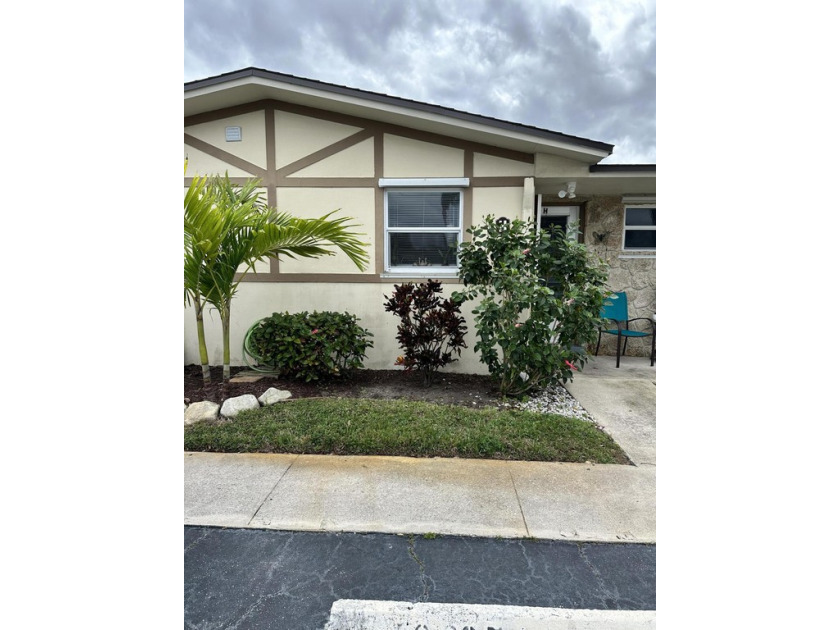 2-bedroom 2 bath Villa in 55+ Community of Cresthaven Very well - Beach Home for sale in West Palm Beach, Florida on Beachhouse.com