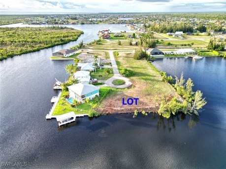 Rare opportunity to find this amazing NW GULF ACCESS residential - Beach Lot for sale in Cape Coral, Florida on Beachhouse.com